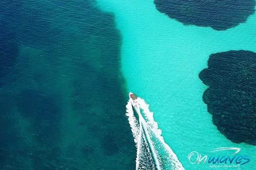 onwaves_waving_boat1_logo